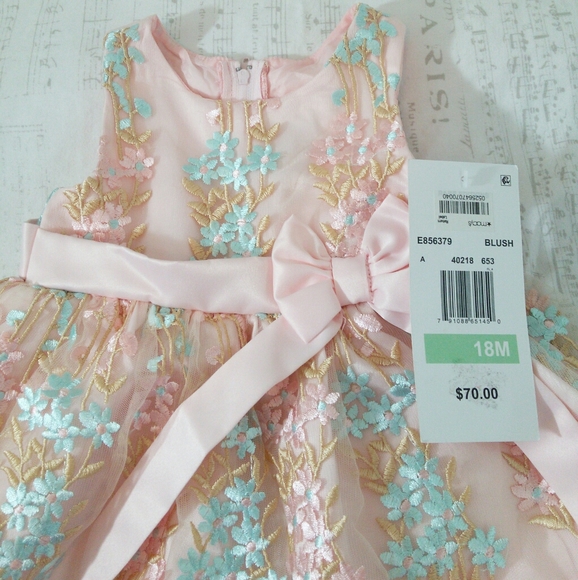 New 4pc Pink formal baby girl dress and sandals - Picture 3 of 8